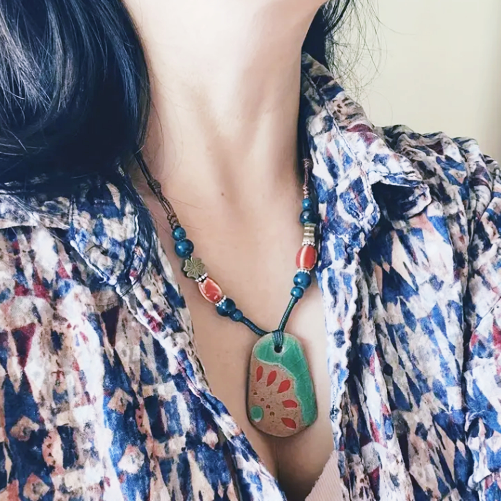 kolie_gynaikeio_keramikes_xantres_mple_1